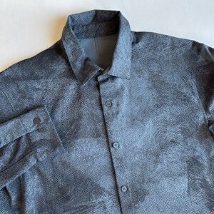 Lululemon Airing Performance Abstract Blue‎ Long Sleeve Button Shirt Mens Medium